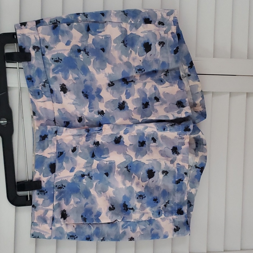 J CREW 5" CHINO SHORTS